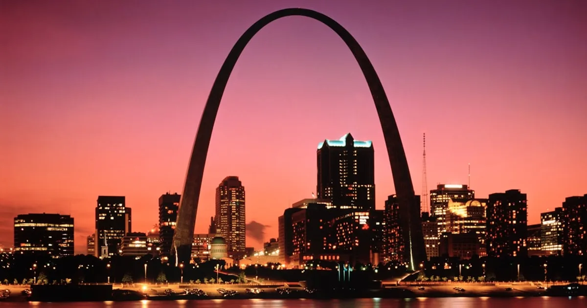 Gateway arch and st. louis skyline at sunset